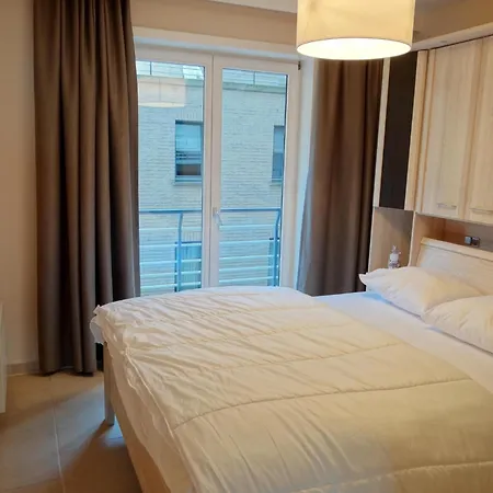 In By Sandy Beaches * Nieuwpoort