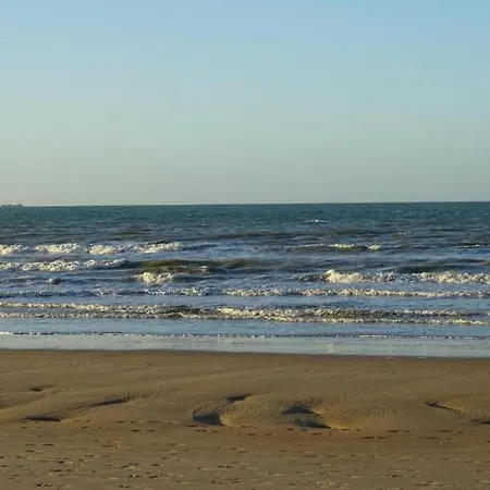 In By Sandy Beaches Nieuwpoort