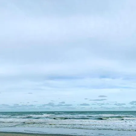 In By Sandy Beaches * Nieuwpoort